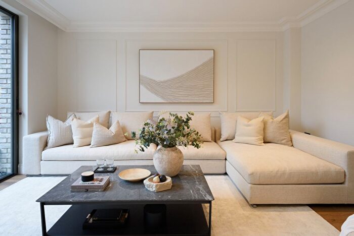 4 Bedroom End Terrace House For Sale In Clubhouse Residences, Ealing, W5