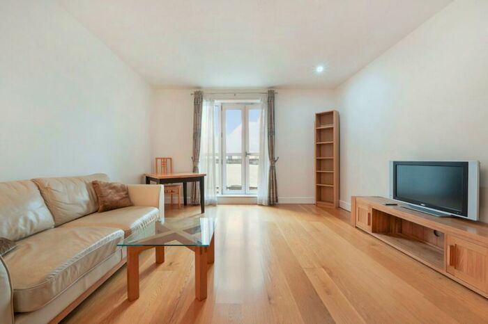 2 Bedroom Flat To Rent In Hanover House, Westferry Circus, E14