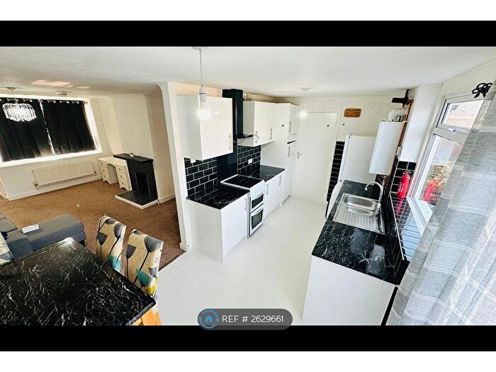 4 Bedroom Terraced House To Rent In Woodlands Avenue, Woodley, Reading, RG5