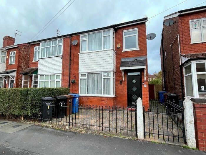 3 Bedroom Semi-Detached House To Rent In Graham Road, Offerton, Stockport, SK1