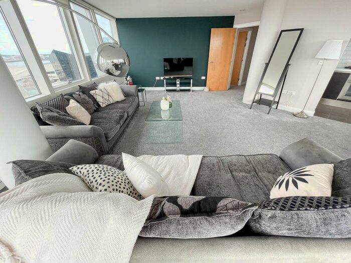 3 Bedroom Flat To Rent In Strand Street, Liverpool, L1