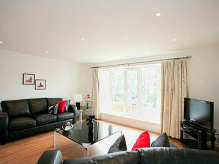 2 Bedroom Flat To Rent In Dempsey Court, West End, Aberdeen, AB15