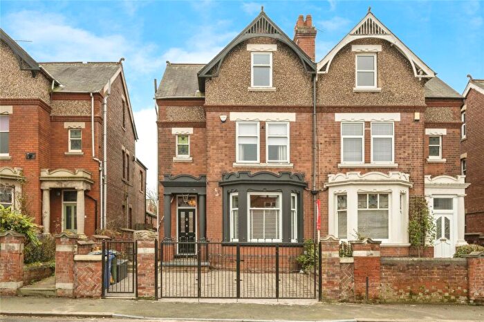 6 Bedroom Semi-Detached House For Sale In Axholme Road, Doncaster, South Yorkshire, DN2