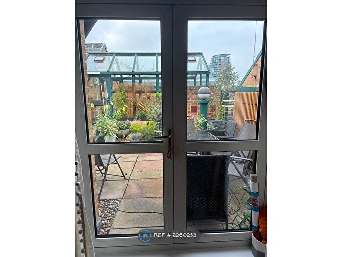 1 Bedroom Flat To Rent In Wapping High St, London, E1W