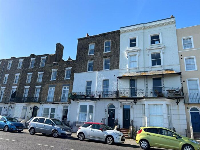 2 Bedroom Flat To Rent In Fort Crescent, Margate, CT9