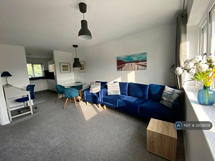 2 Bedroom Flat To Rent In Emmer Green Court, Caversham, Reading, RG4