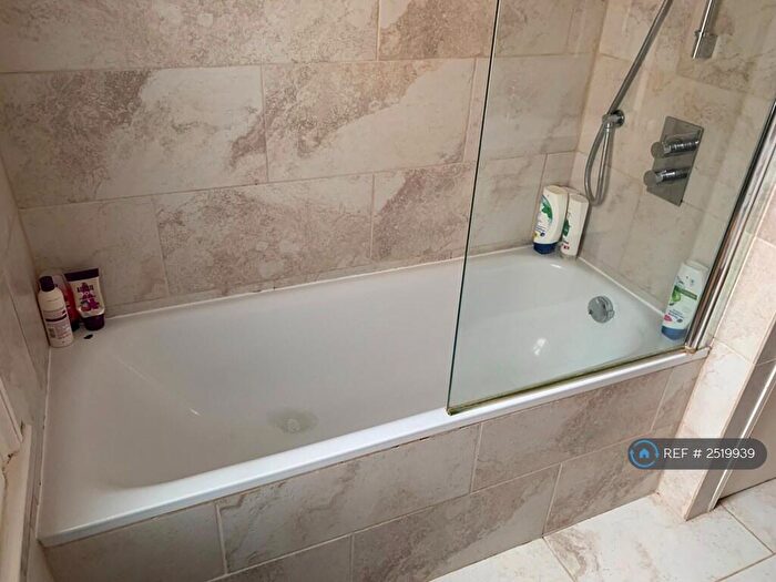 3 Bedroom Flat To Rent In Lyric Rd, London, SW13