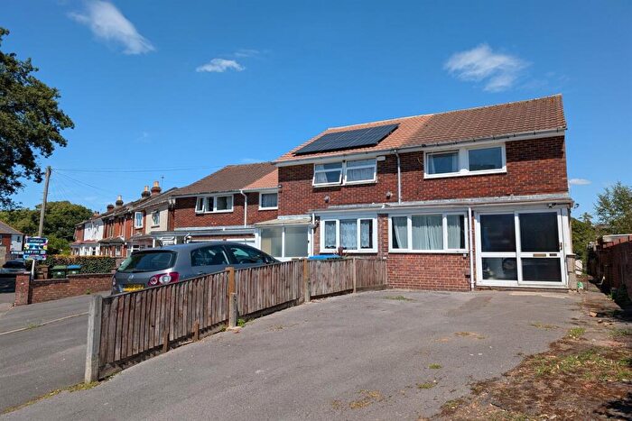 4 Bedroom Semi-Detached House To Rent In Salem Street, SO15