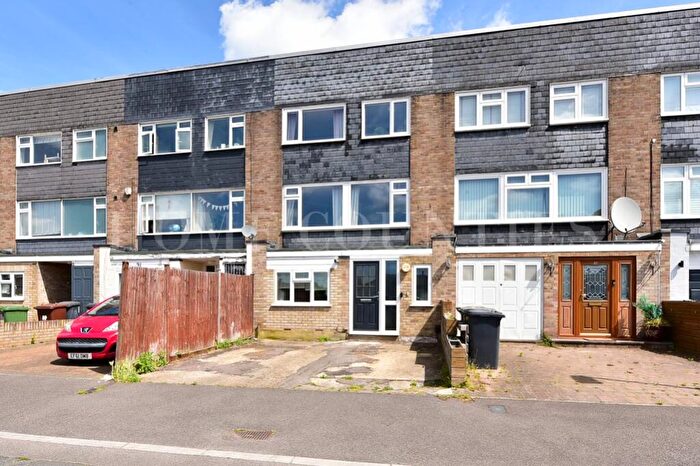 5 Bedroom Terraced House For Sale In Willow Way, Potters Bar, EN6