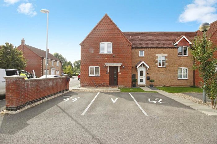 3 Bedroom Semi-Detached House For Sale In Westside, Spalding, PE11