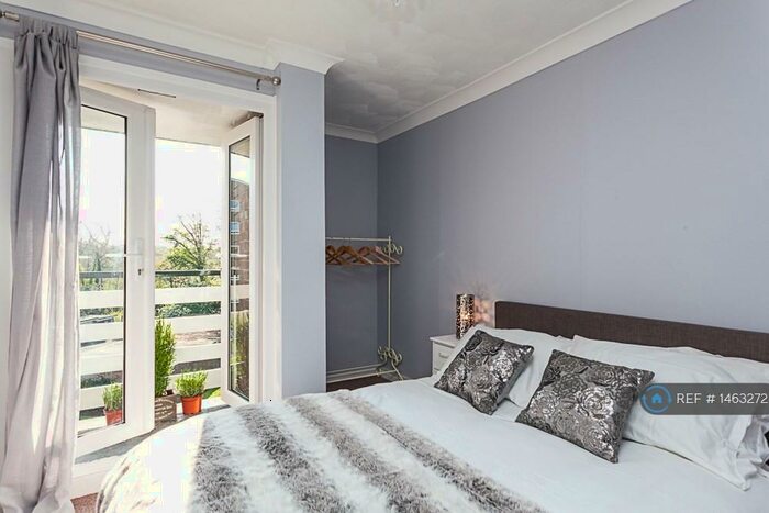 1 Bedroom Flat To Rent In Chequers Court, Horsham, RH13