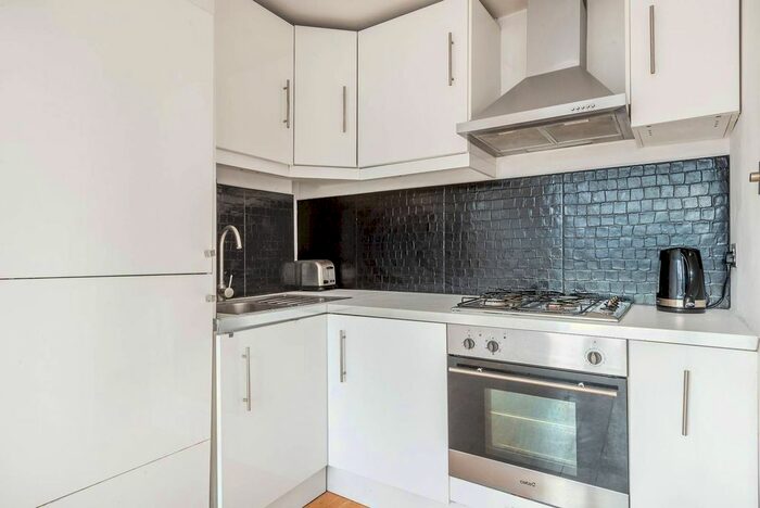 2 Bedroom Flat To Rent In Tavistock Crescent, Notting Hill, London, W11