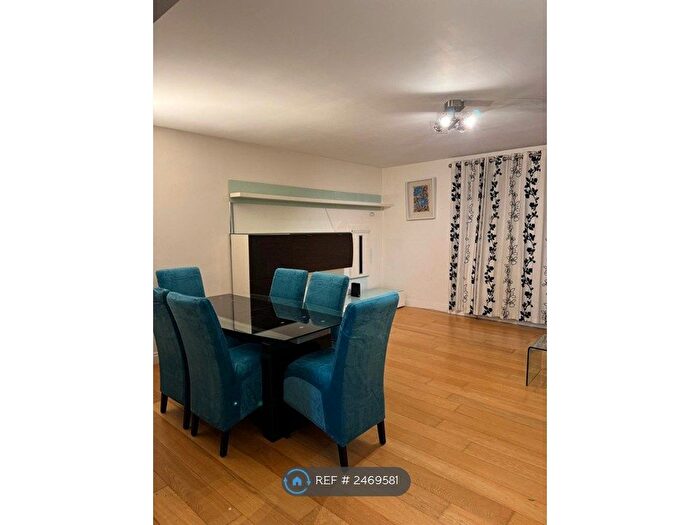 1 Bedroom Flat To Rent In Deer Park Close, Kingston Upon Thames, KT2