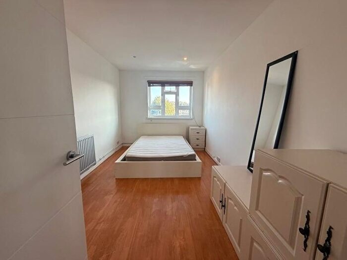 3 Bedroom Flat To Rent In South Well Road, London, SE5