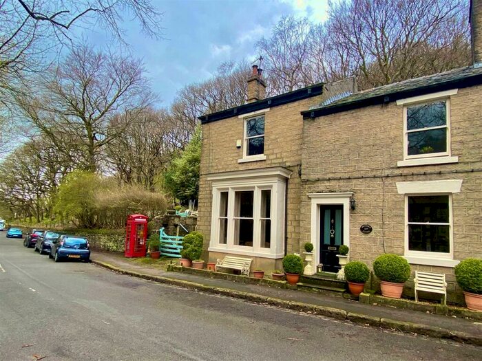 4 Bedroom End Of Terrace House For Sale In Kinder Road, Hayfield, High Peak, SK22
