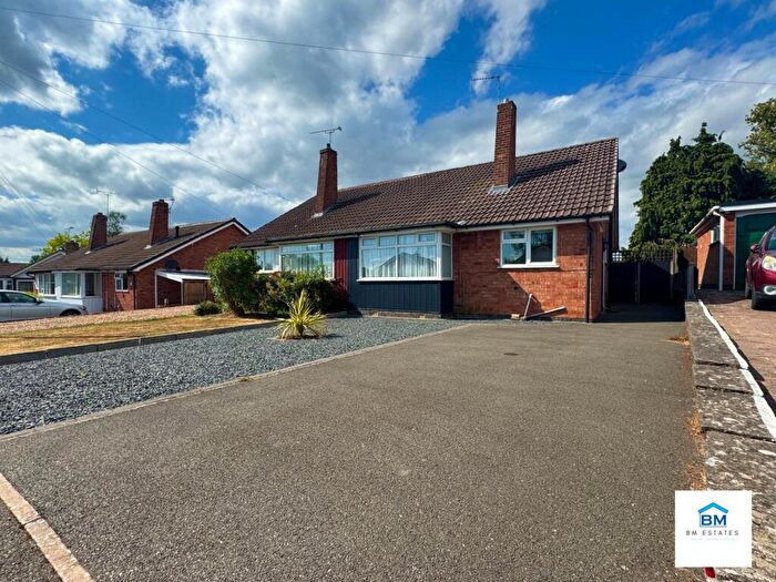 2 Bedroom Bungalow To Rent In Orchard Close, Leicester, LE2