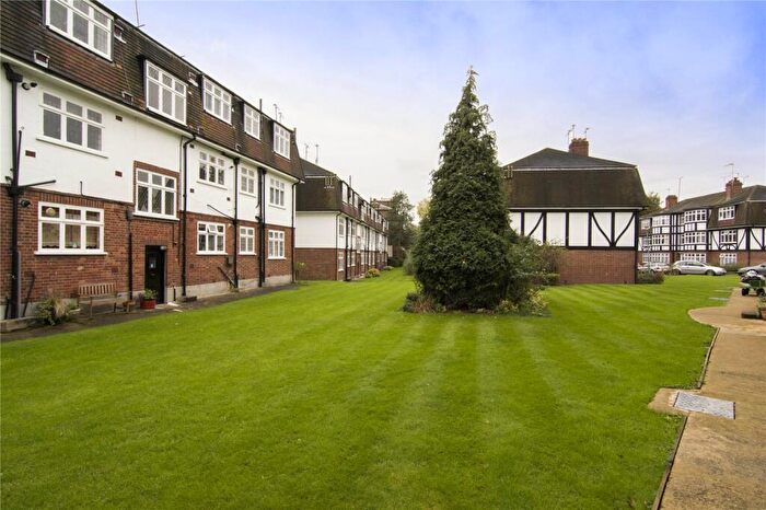 1 Bedroom Flat To Rent In Eagle Court, Hermon Hill, London, E11
