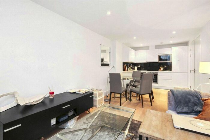1 Bedroom Flat To Rent In The Piazza Residences, Bull Inn Court, WC2R