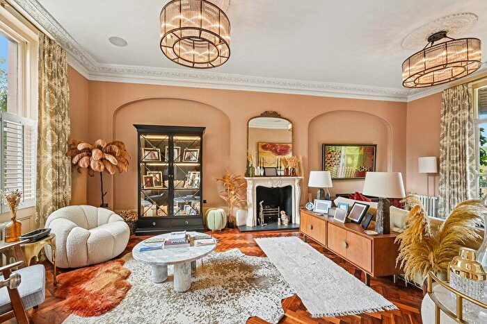 6 Bedroom End Of Terrace House To Rent In The Glebe, London, SE3