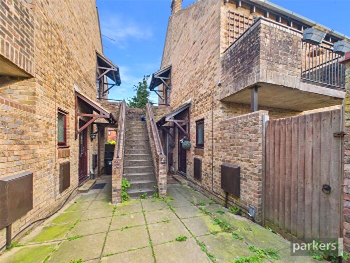 1 Bedroom Maisonette For Sale In Maiden Place, Lower Earley, Reading, Berkshire, RG6