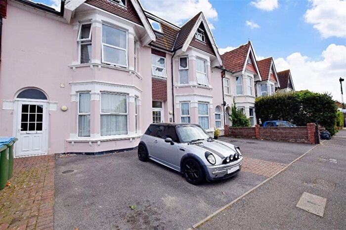 2 Bedroom Flat To Rent In Flat Glencathara House, - Glencathara Road, Bognor Regis, West Sussex, PO21
