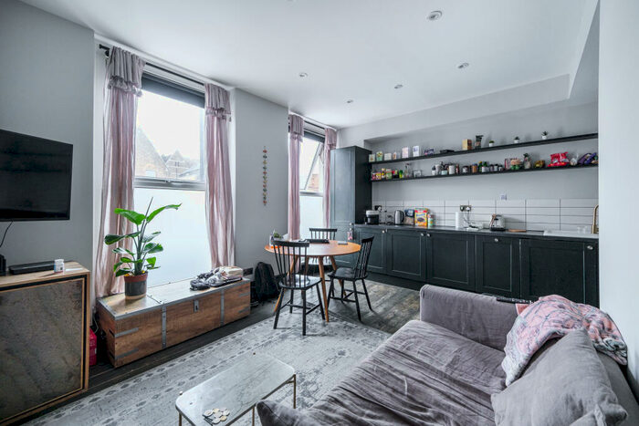 2 Bedroom Apartment To Rent In Bethnal Green Road, Shoreditch, E2