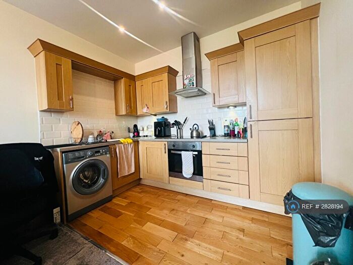 1 Bedroom Flat To Rent In Richardshaw Lane, Pudsey, LS28