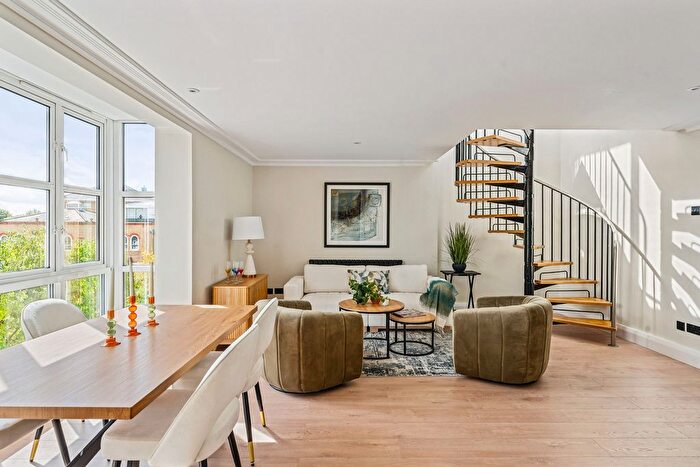 2 Bedroom Flat To Rent In Oriel Drive, London, SW13