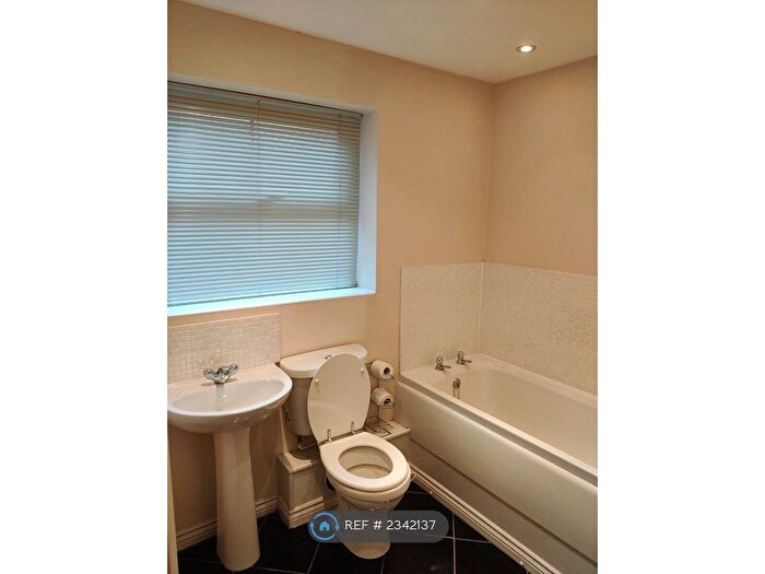 2 Bedroom Flat To Rent In Dunster Close, Rugby, CV22