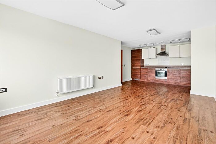 2 Bedroom Flat To Rent In The Green, Southall, UB2