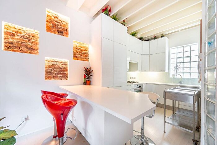 4 Bedroom Property To Rent In St Lukes Mews, Notting Hill, London, W11