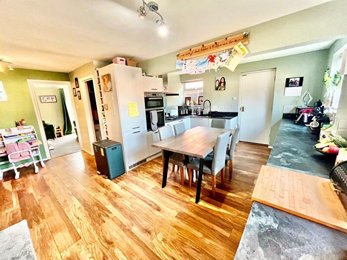 4 Bedroom Detached House For Sale In Pheasant Way, Yaxley, Peterborough, PE7