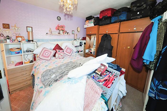 3 Bedroom Terraced House For Sale In Pembroke Avenue, Wolverhampton, West Midlands, WV2