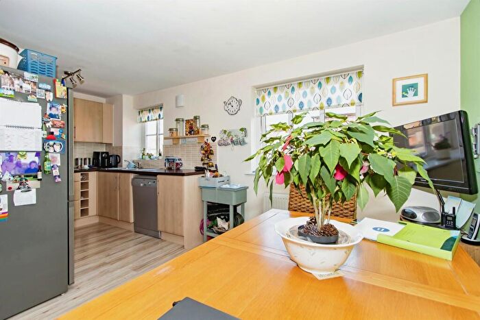 3 Bedroom Town House For Sale In Greenacre Way, Shaftesbury, SP7