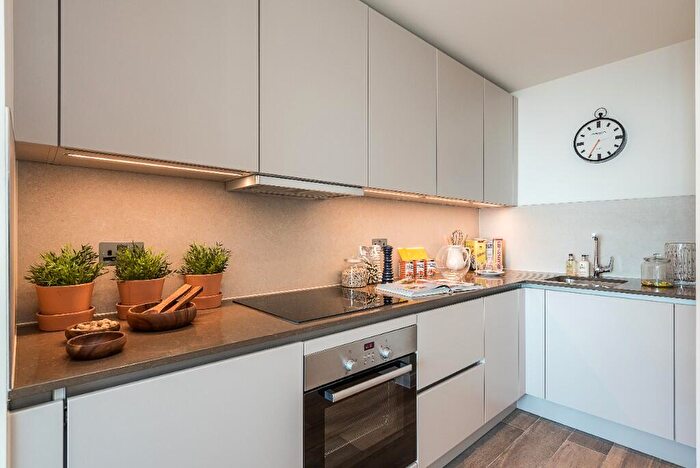 2 Bedroom Apartment To Rent In Junction Road, London, N19