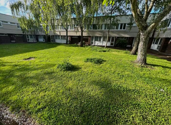 1 Bedroom Flat To Rent In Defiant Way, Wallington, SM6