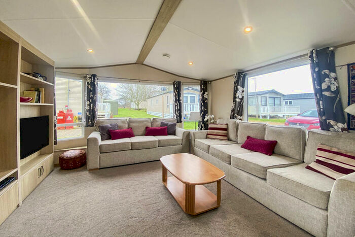 2 Bedroom Park Home For Sale In Cranborne Road, Furzehill, Wimborne, BH21