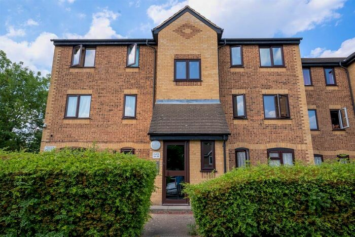 2 Bedroom Flat For Sale In Burket Close, Norwood Green, UB2