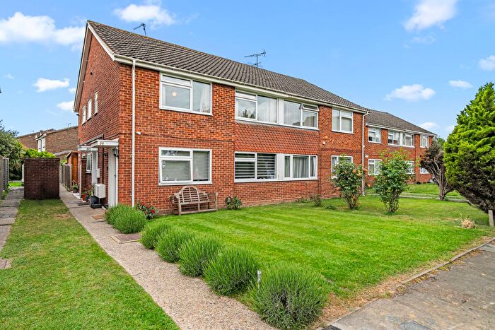 2 Bedroom Maisonette For Sale In Addlestone, Surrey, KT15