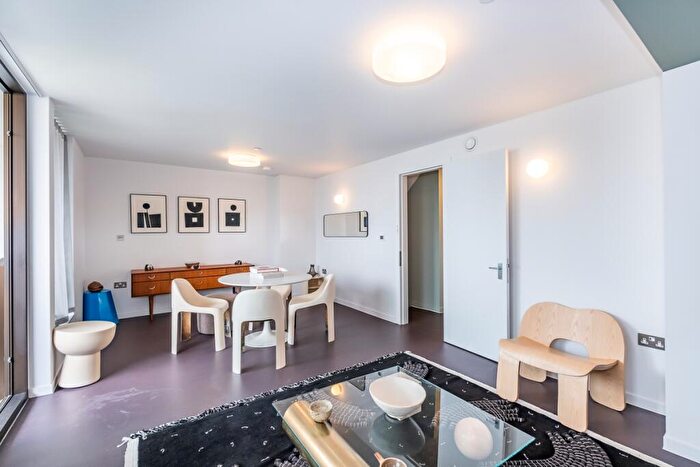 3 Bedroom Apartment To Rent In St Leonards Road London, E14