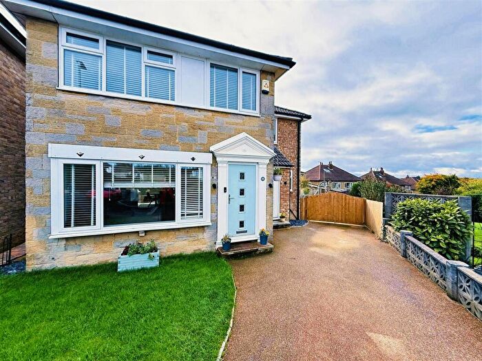 4 Bedroom Detached House For Sale In West Lea Drive, Moortown, LS17