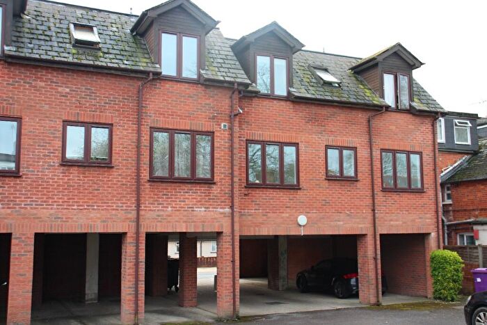 1 Bedroom Flat To Rent In Lincoln Court, Newbury, Berkshire, RG14