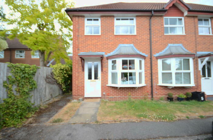 2 Bedroom End Of Terrace House To Rent In Blanchard Close, RG5