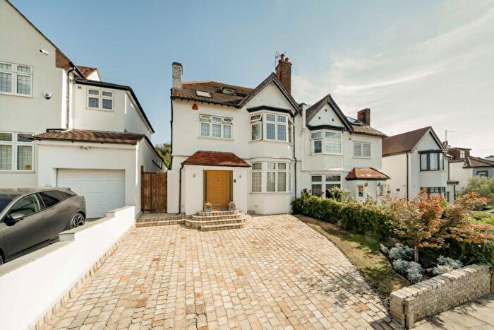 5 Bedroom Semi-Detached House For Sale In Fitzalan Road, Finchley, N3
