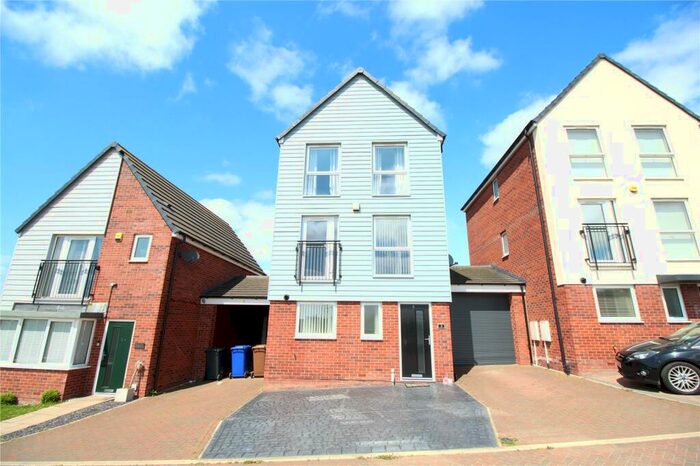 4 Bedroom Detached House To Rent In Richard Dawson Drive, Bucknall Grange, Stoke-On-Trent, Staffordshire, ST2