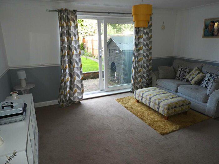 3 Bedroom Semi-Detached House To Rent In Lower Church Road, Skellingthorpe, Lincoln, LN6