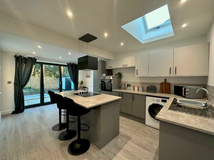 2 Bedroom Detached Bungalow To Rent In Villiers Road, Mansfield, Nottinghamshire, NG18