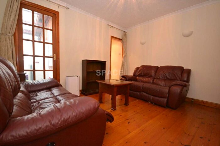 4 Bedroom Terraced House To Rent In Pitcroft Avenue, Reading, RG6