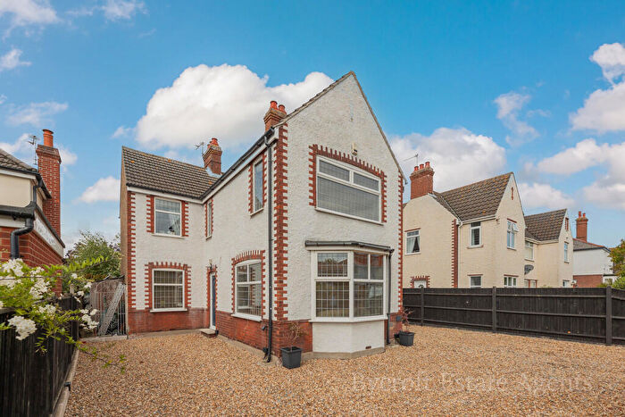 3 Bedroom Detached House For Sale In Balmoral Avenue, Great Yarmouth, NR30