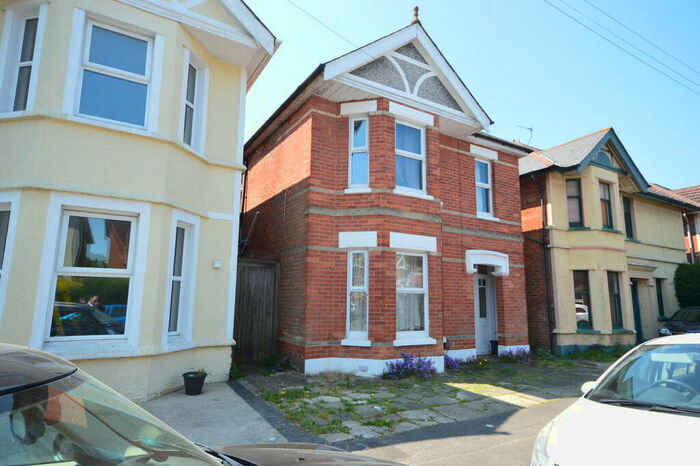 6 Bedroom Detached House To Rent In Moorfield Grove, Moordown, BH9